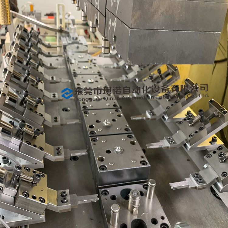 多工位連續(xù)沖壓機(jī)械手 多工位連續(xù)沖壓機(jī)械手